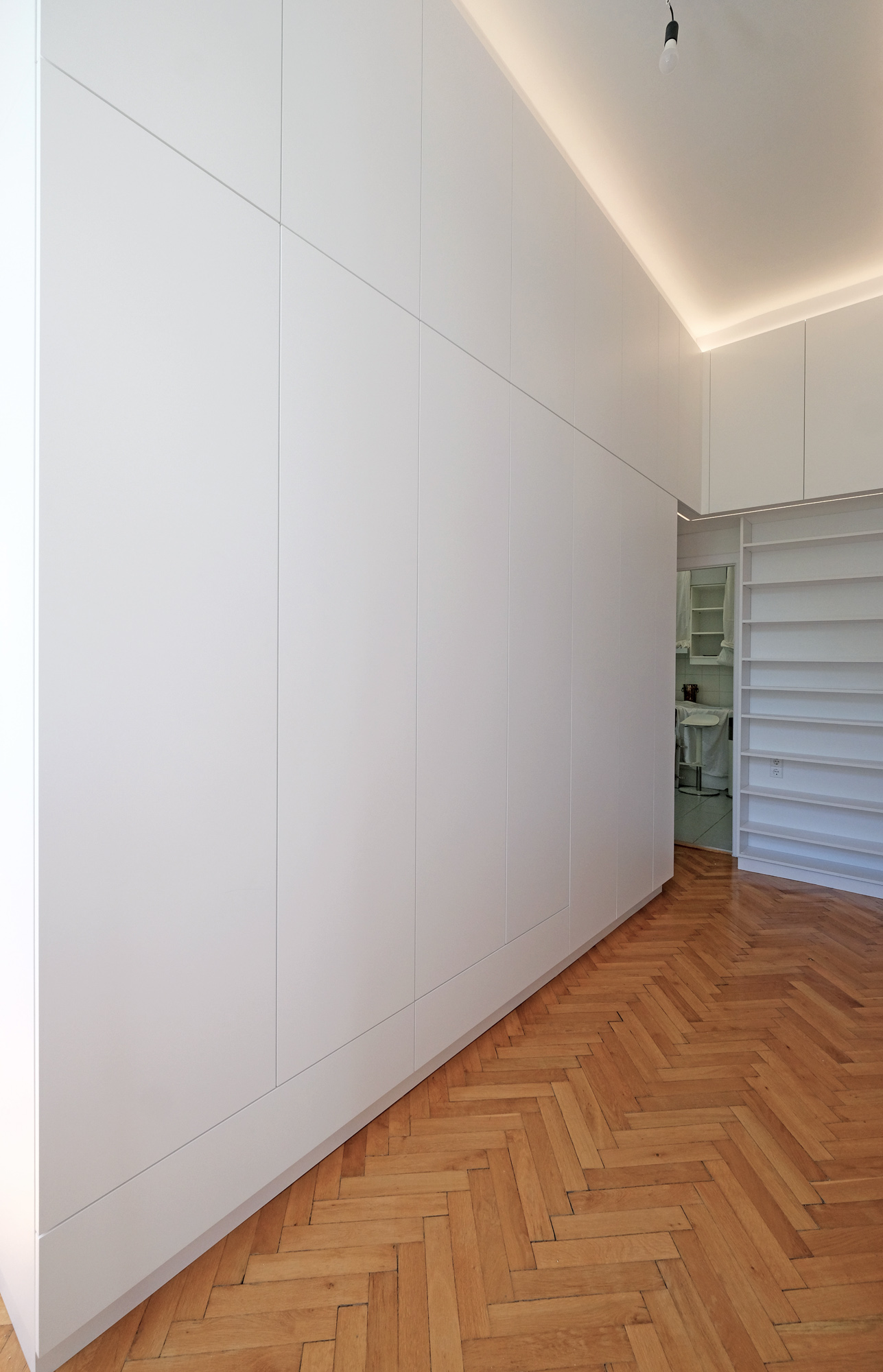 Adaptierung und Umgestaltung Mietwohnung S, Wien 19, Ankleidezimmer, Schrankmöbel, geschlossener Bereich